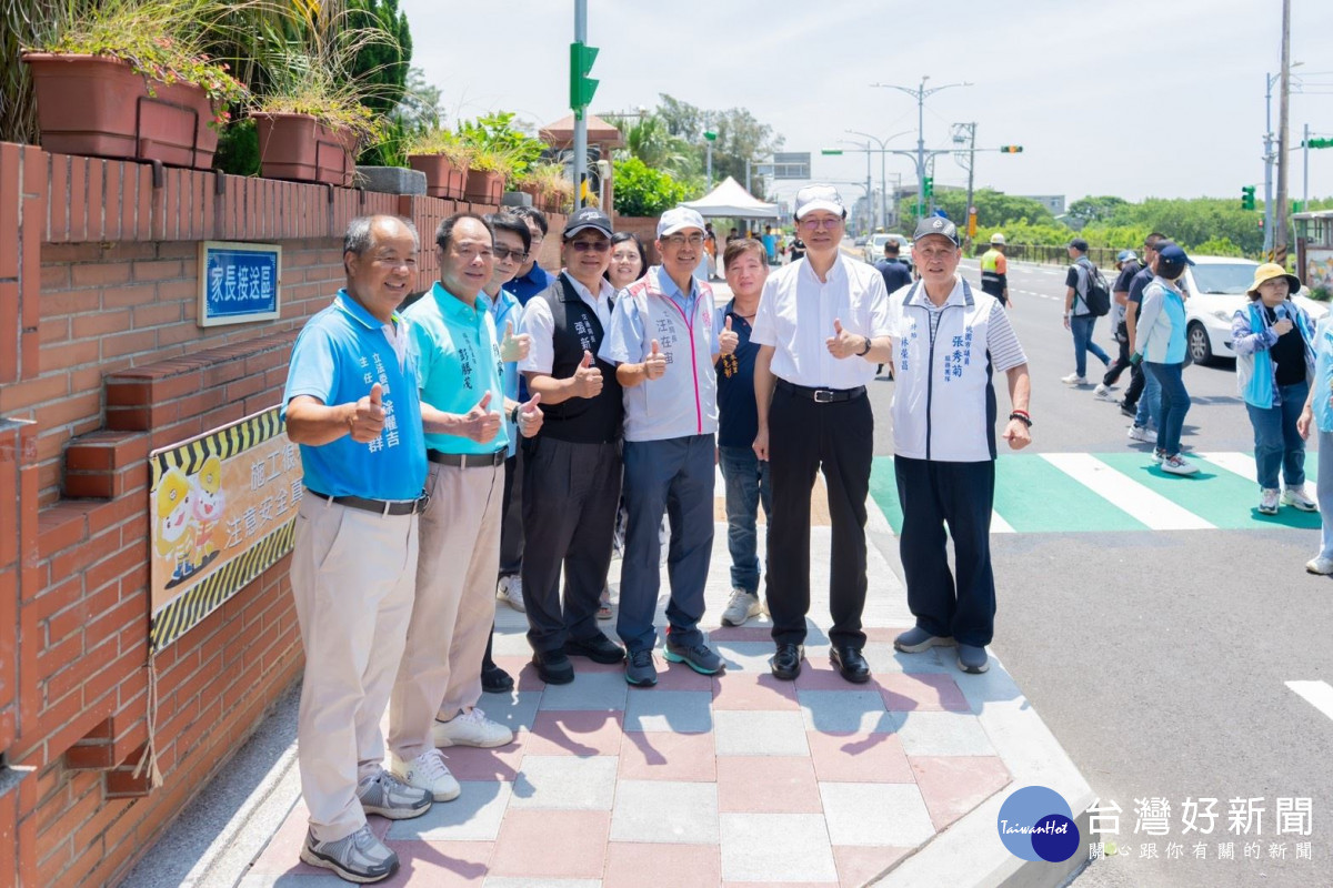 新屋區永安國小暨永安國中通學廊道改善工程竣工合影。