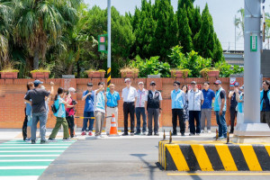 桃園市長張善政視察「新屋區永安國小暨永安國中通學廊道改善工程」竣工成果。