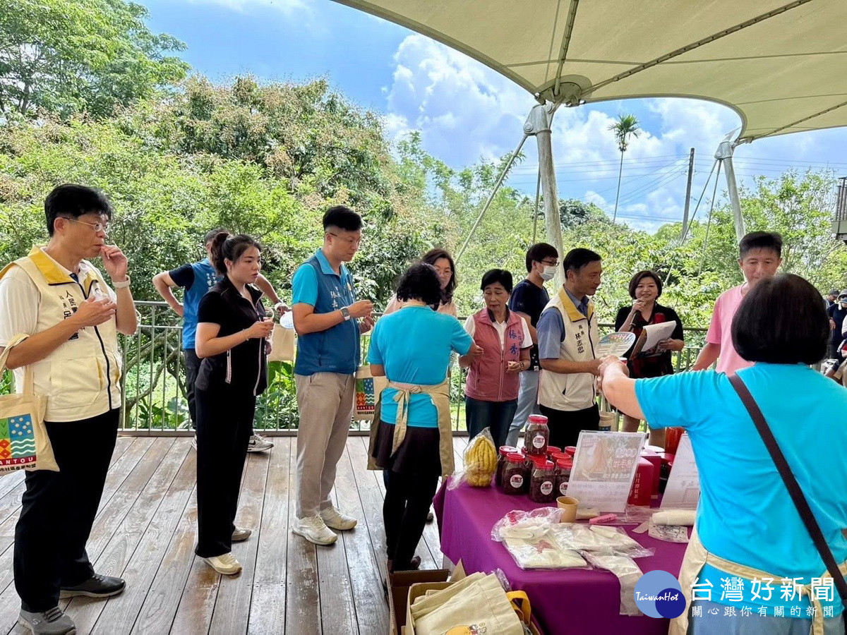 地方民代民眾都來相挺。（縣府提供）