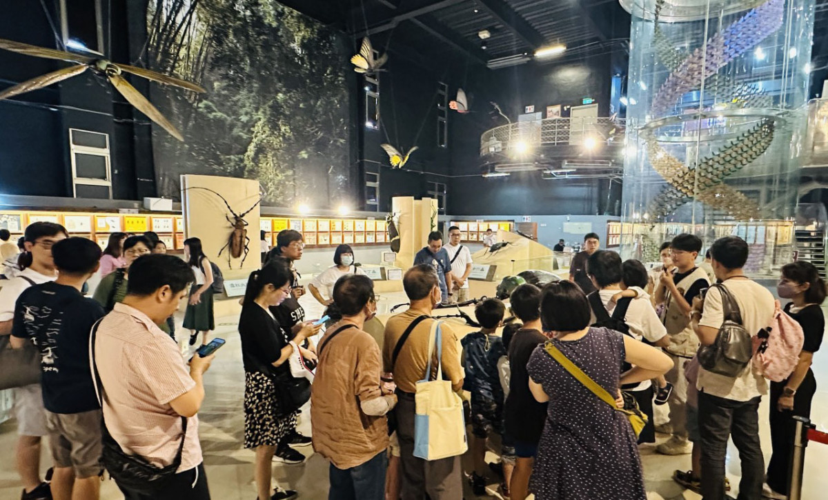 新嘉大昆蟲館由專業導覽員進行解說／陳致愷攝影