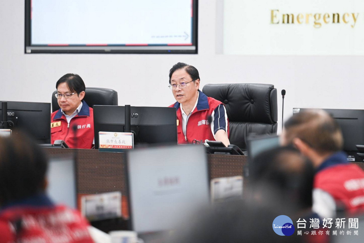 桃園市長張善政主持災害應變中心會議指示提高警戒。