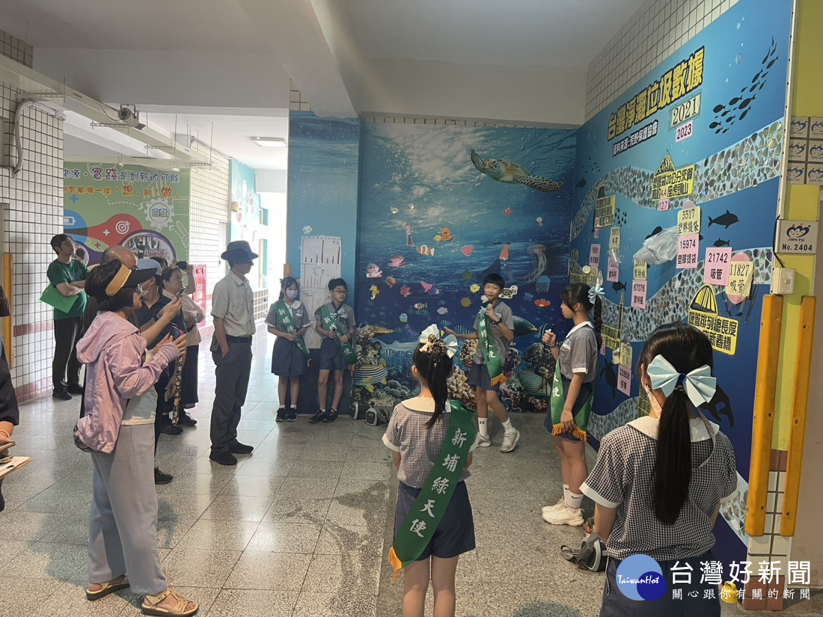ECO團隊解說回收牆