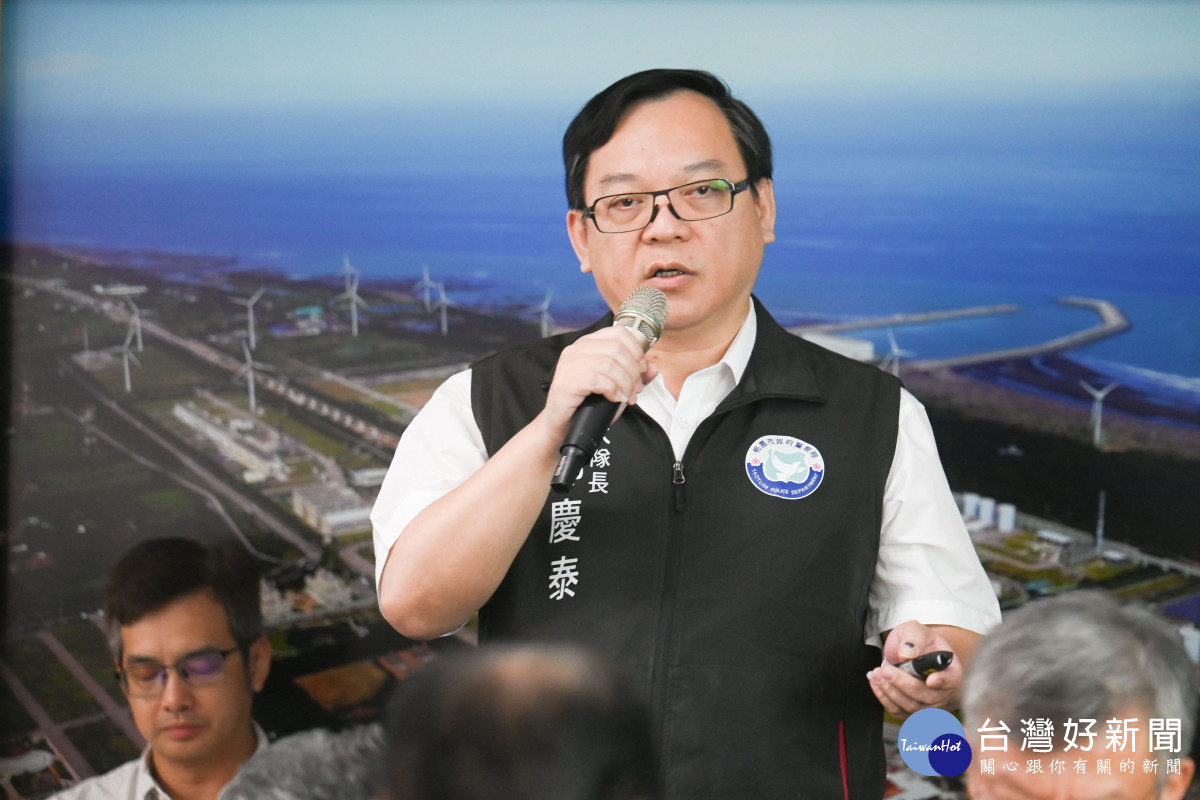 警察局同仁進行專題報告。