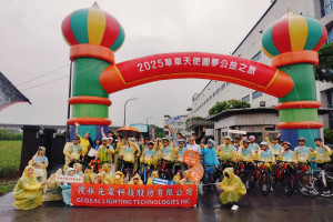 「2025單車天使台灣騎行」小騎士們衝過終點線後合影。