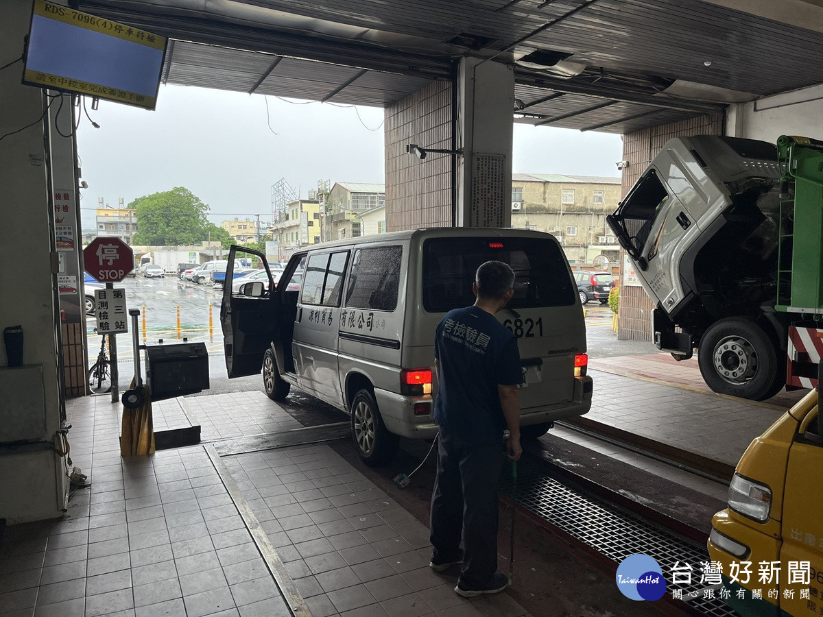 颱風暴雨沖走車牌怎麼辦？  監理站提醒民眾儘速補辦