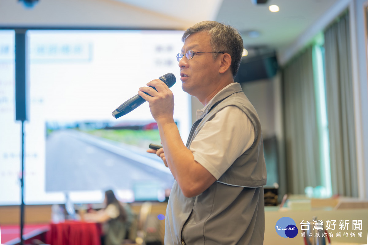 李區長針對中壢區發展進行簡報說明。