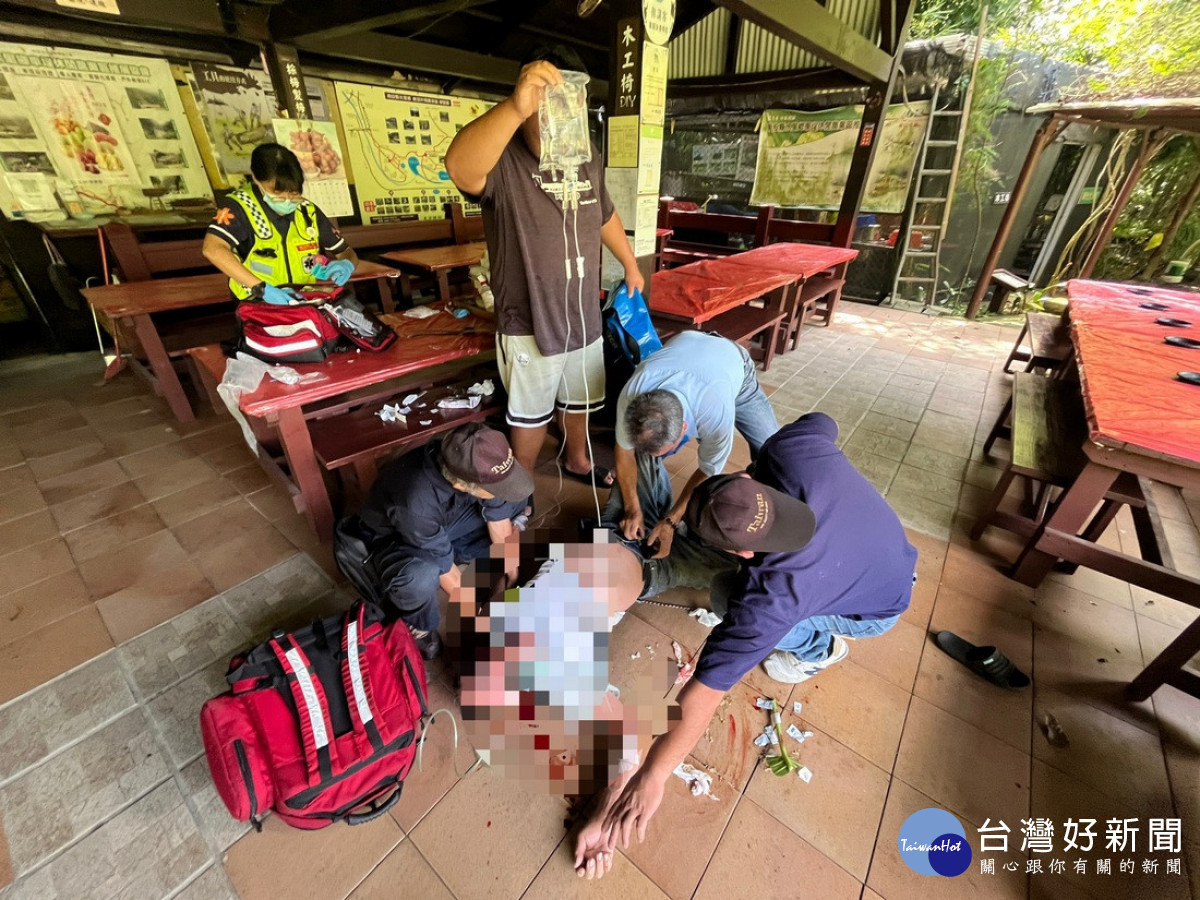 經水里分度救護人員妥善處置後成功從鬼門關前搶回一命。（消防局提供）