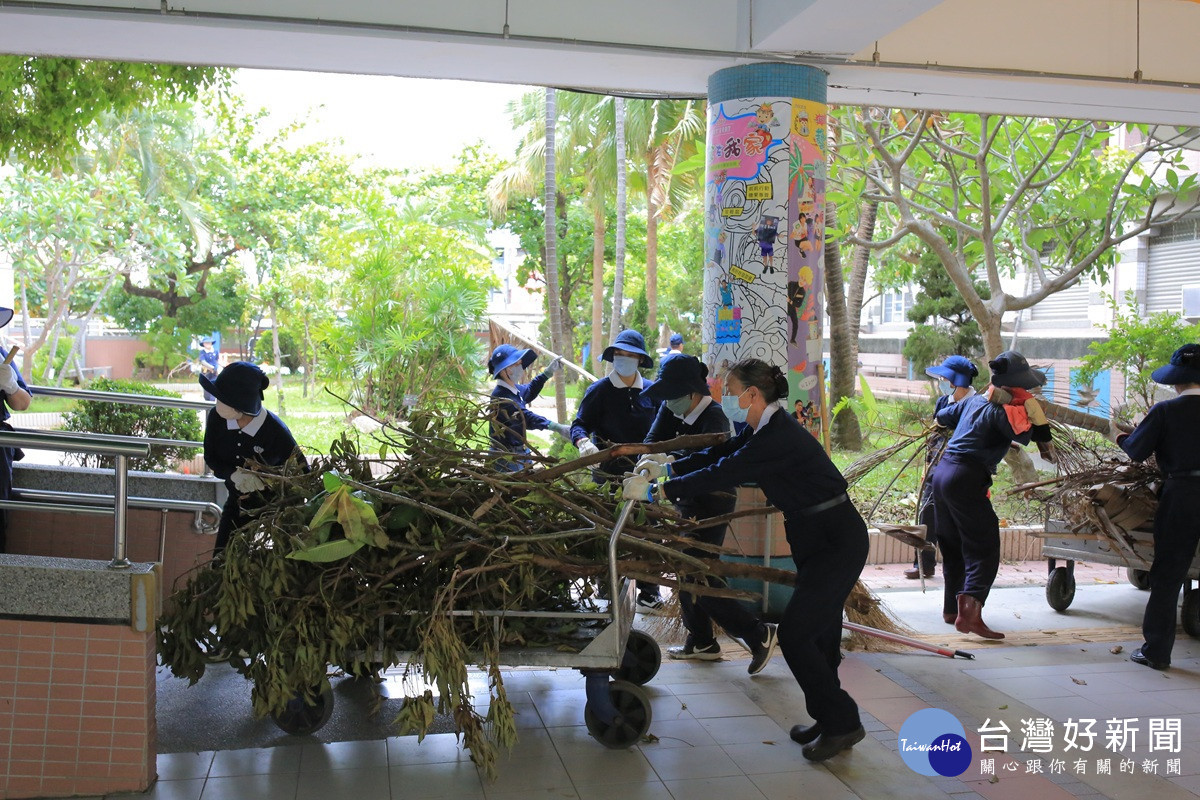 丹娜絲風災重創嘉義校園   彰化慈濟志工跨區清掃協助災後復原