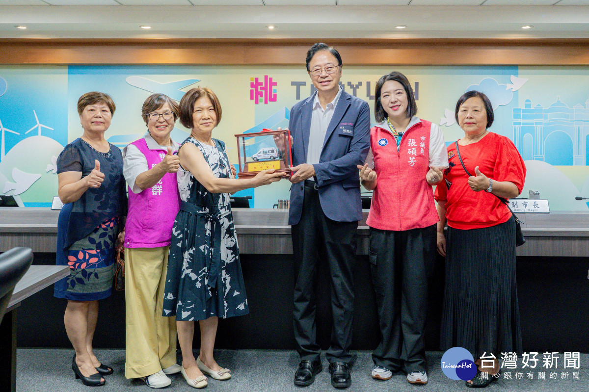張市長感謝邱春女女士長期投入公益。