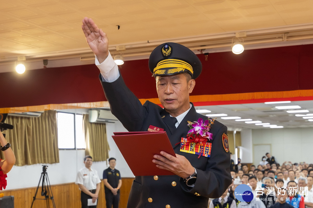陳興傑局長服務於消防警政體系。（縣府提供）