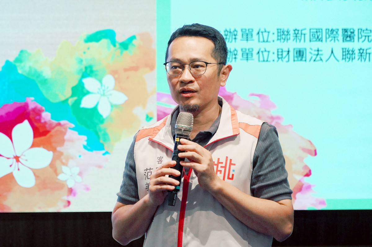  桃園市客家事務局局長范姜泰基肯定聯新國際醫院，在醫療現場突破語言隔閡的用心與努力