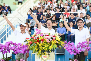 張市長與貴賓鳴槍宣布運動會正式開始。