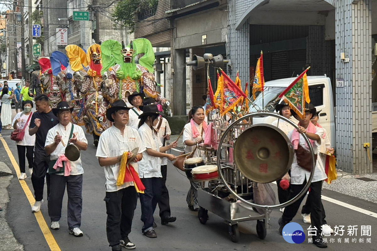桃園市推動安靜祭典示範，普濟堂共義團夜訪落實噪音自主檢核。