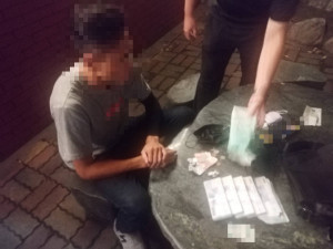 網路投資廣告陷阱多，和美警成功攔阻賴姓民眾被騙的50萬現金。圖／縣警局提供