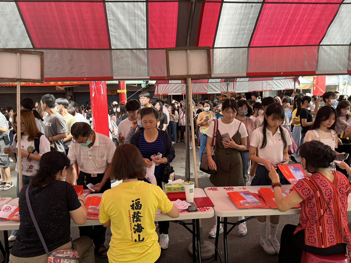 彰化南瑤宮頒發146萬獎學金，鼓勵媽祖信徒子女向學。圖／彰化市公所提供