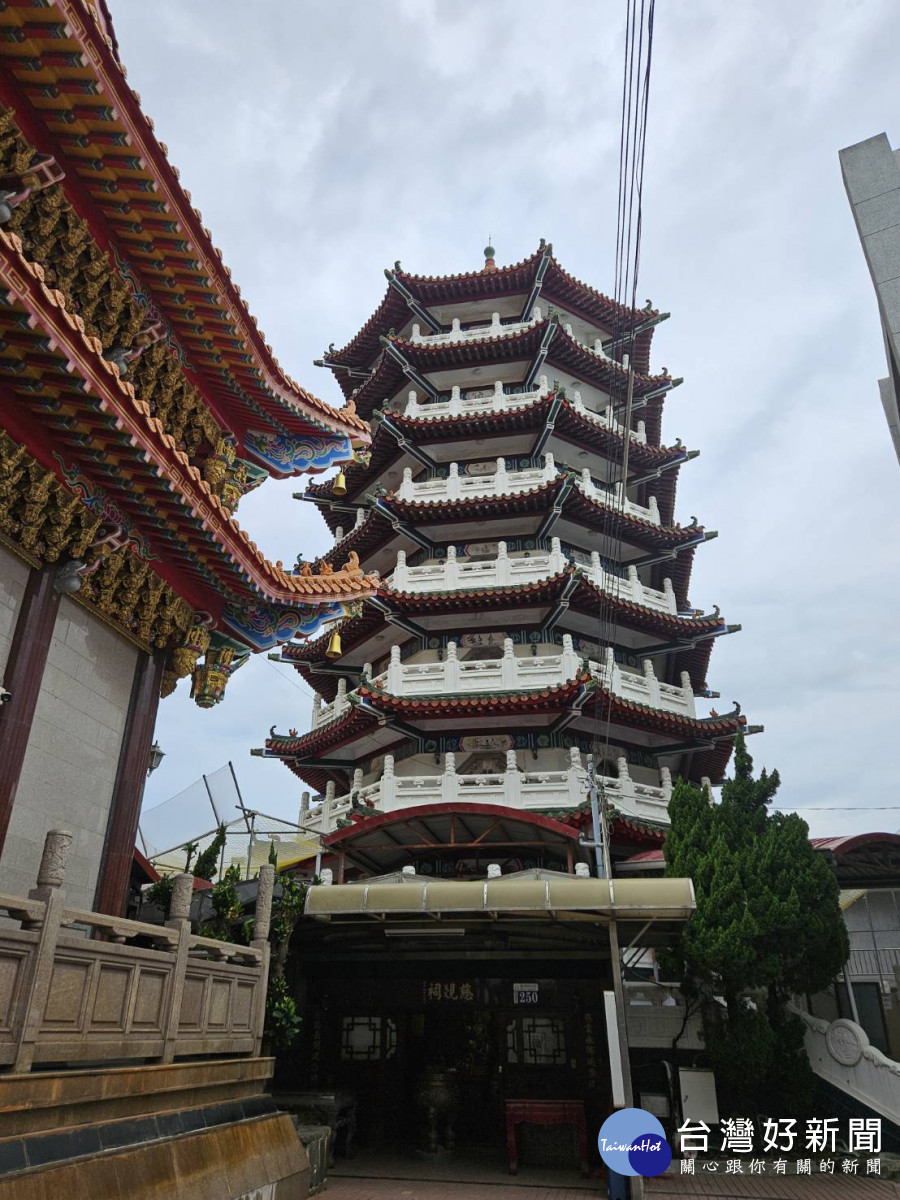 梧棲納骨塔陸續出現建材脫落與碎石問題。