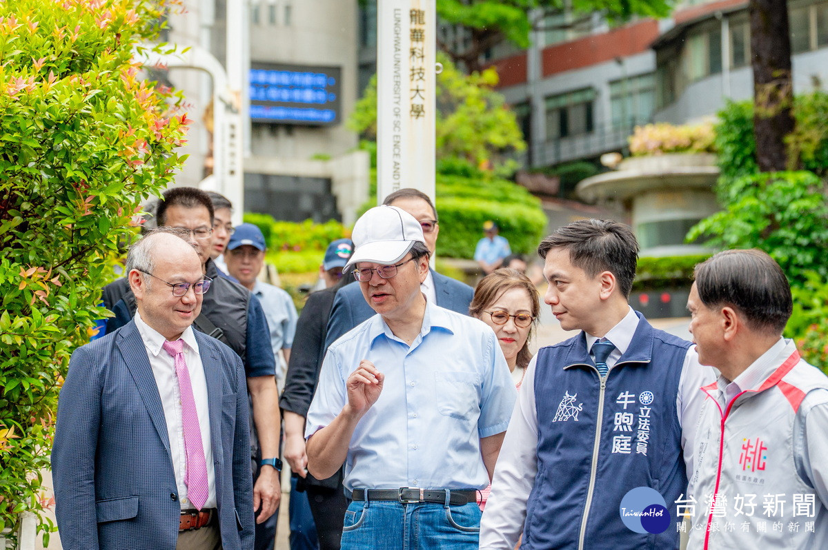 針對棕線BR02站設置高架連通空橋進入龍華科技大學，桃園市長張善政、立委牛煦庭進行現勘。