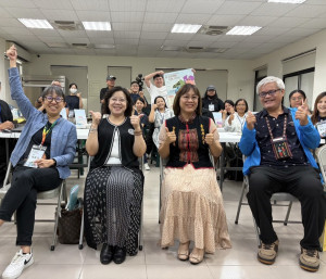 (左起)七分熟創齡推動發展平台創辦人周妮萱、國立臺灣歷史博物館副館長莊佩樺、臺南市政府原住民族事務委員會主委白惠蘭Salau_Kaljimuran、臺南市大光文化健康站前任理事長林誠信