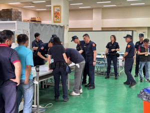 戒護罷免票印製。林重鎣