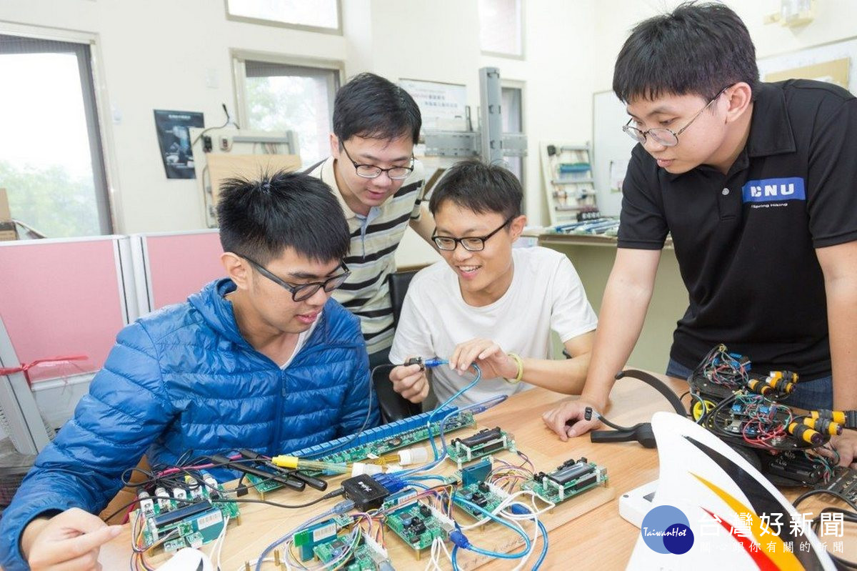 暨大學生在國科會113年度大專生研究創作獎中亦表現出色，充分展現師生在教學與學術研究上的卓越成長與持續創新能量。（暨大提供）