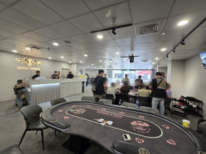 警方查獲Eagle dream德州撲克競技協會賭客及櫃台、3名荷官，並查扣新台幣27萬1600元、撲克牌15副、籌碼3848個、電腦主機3台、點鈔機1台、監視器主機1台、德州撲克賭桌10張，並拘提實際負責人到案說明。