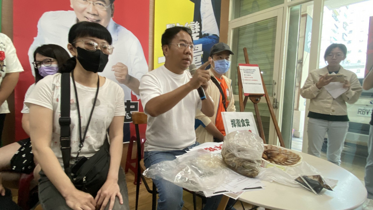 台中市議員謝志忠揭露該店6月間曾被驗出沙門氏菌「黑歷史」，怒斥慣犯、無良。