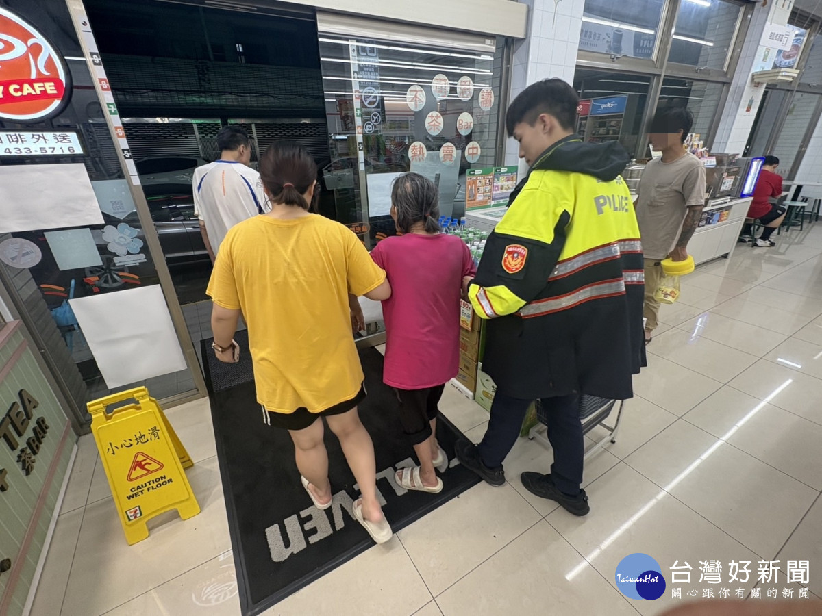 8旬失智婦雨夜迷途，壢警實習生鷹眼助祖孫團員。