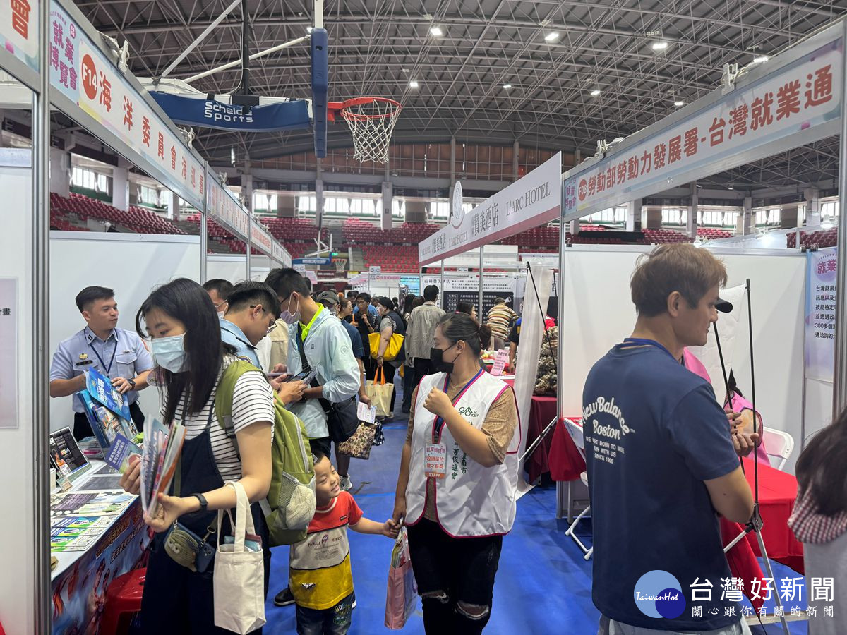 本次雲嘉南地區就博會徵才產業多元、職缺豐富，也規劃五大展區，場面十分熱絡_