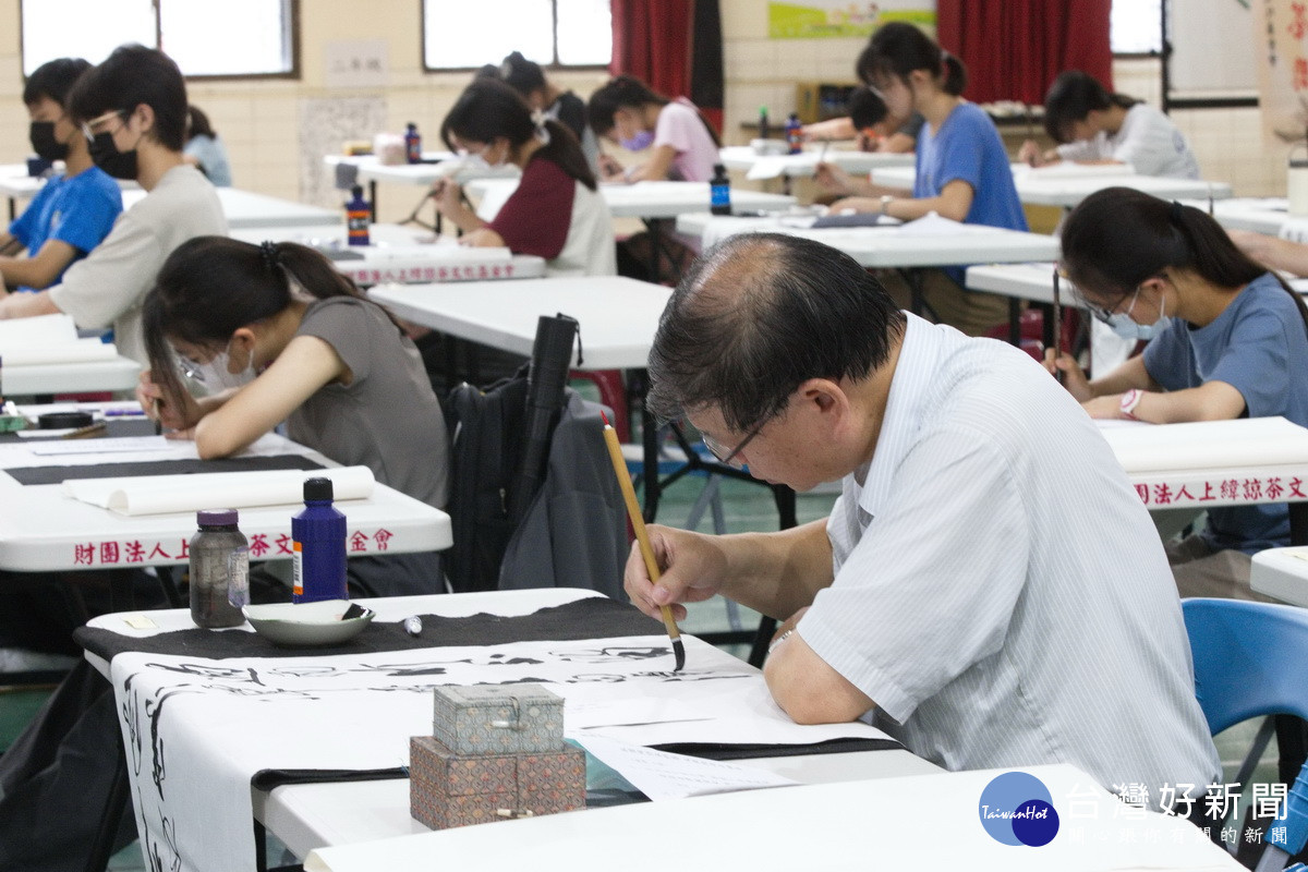 社會組第一名柯榮忠運筆蒼勁。（上緯基金會提供）