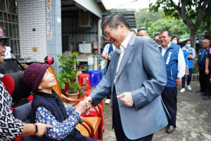 縣長楊文科113年拜訪寶山鄉百歲人瑞張徐賢妹。