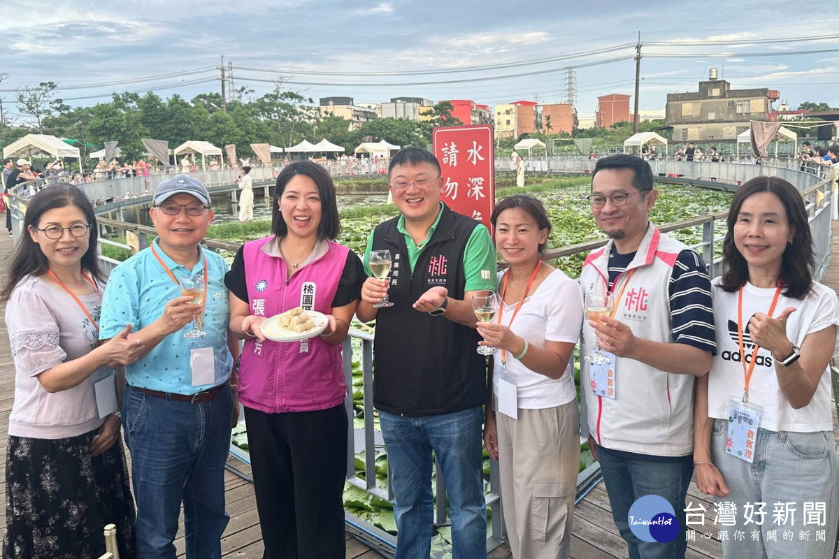 桃園市政府農業局長陳冠義邀請大家同遊「2025桃園蓮花季」。<br />
