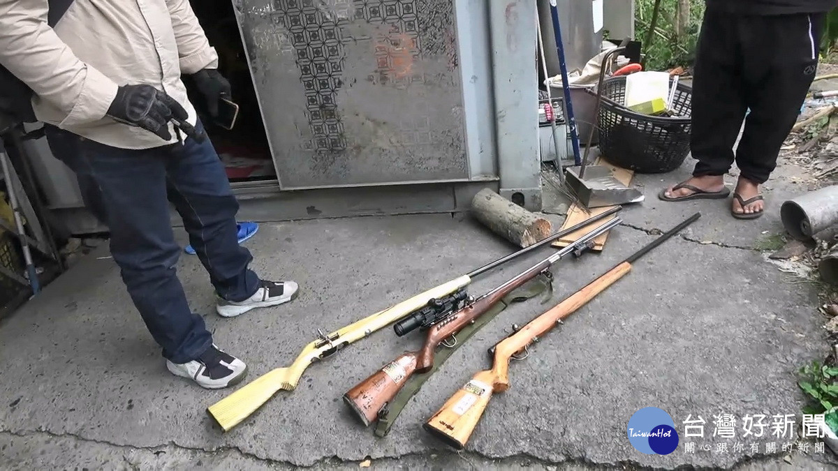 警方於現場起出不少證物均移送法辦。（縣警局提供）
