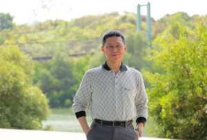 林幸助教授。林重鎣翻