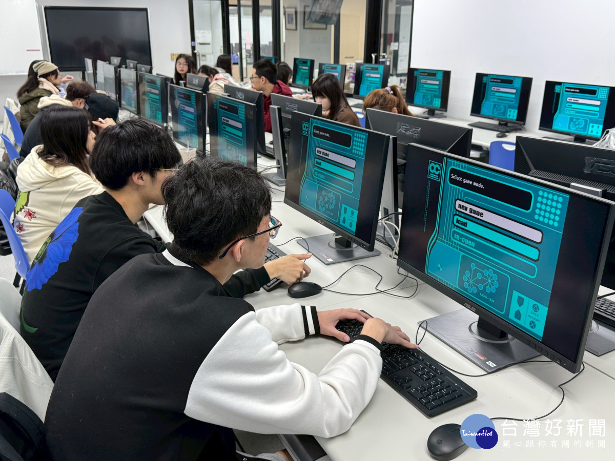 元智大學中國語文學系推動中文文學與數位科技的跨領域結合，與資訊傳播學系開設「電玩遊戲實作」課程