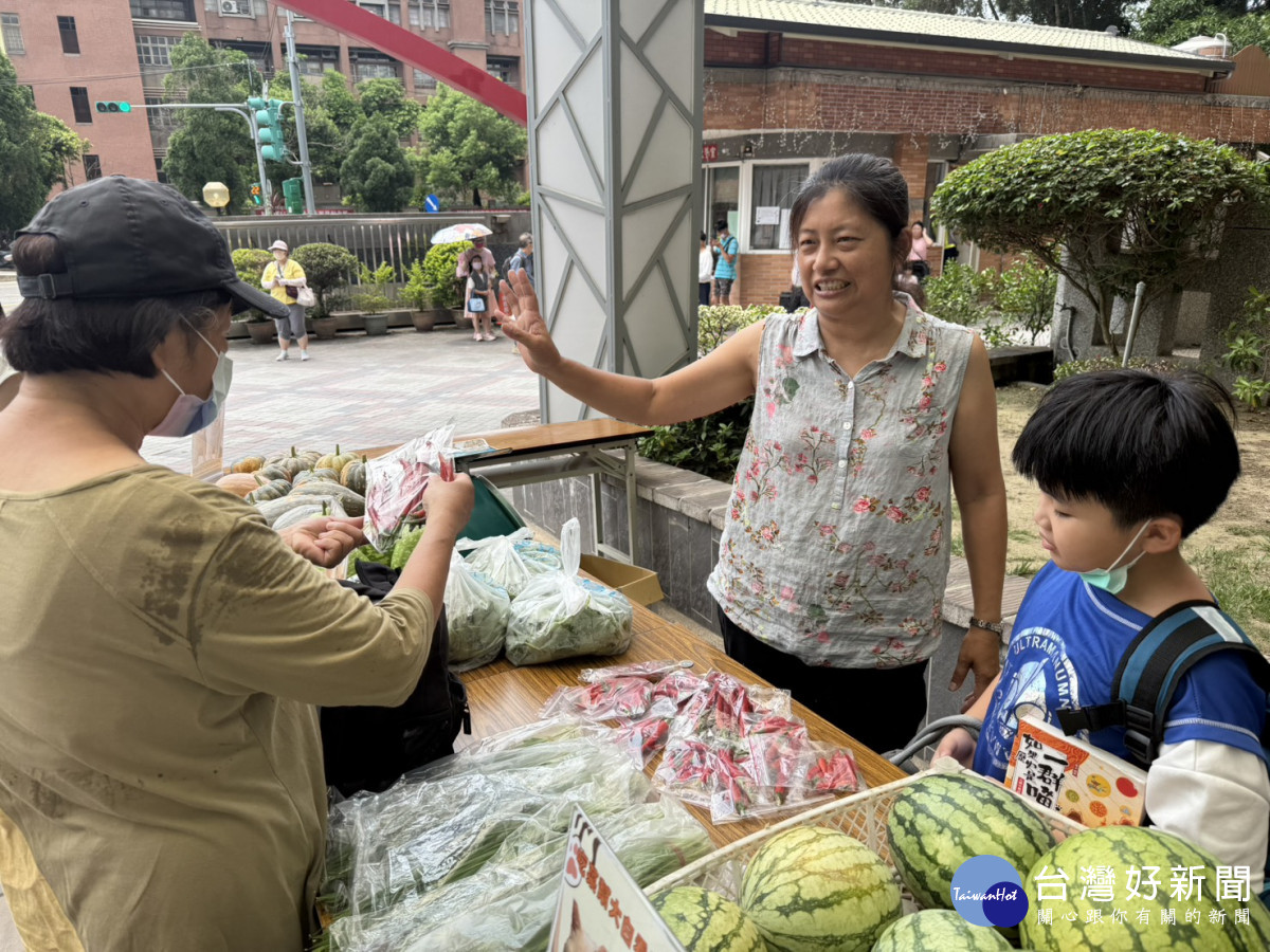 發起此次義賣的林素珍老師