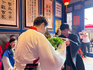 古禮拜師。林重鎣