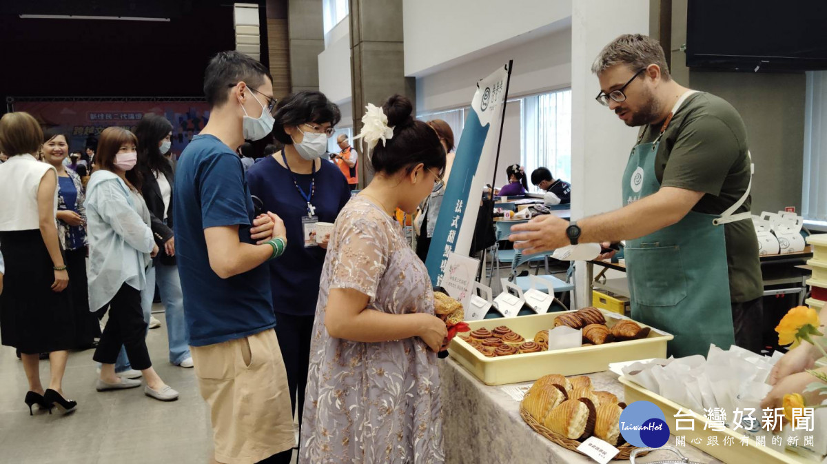 來自法國的人氣品牌肉桂捲香氣四溢。