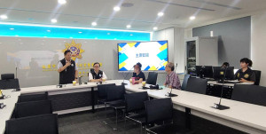 桃園市政府警察局劉副局長印宮主持「打詐儀錶板暨識詐宣導記者會」。