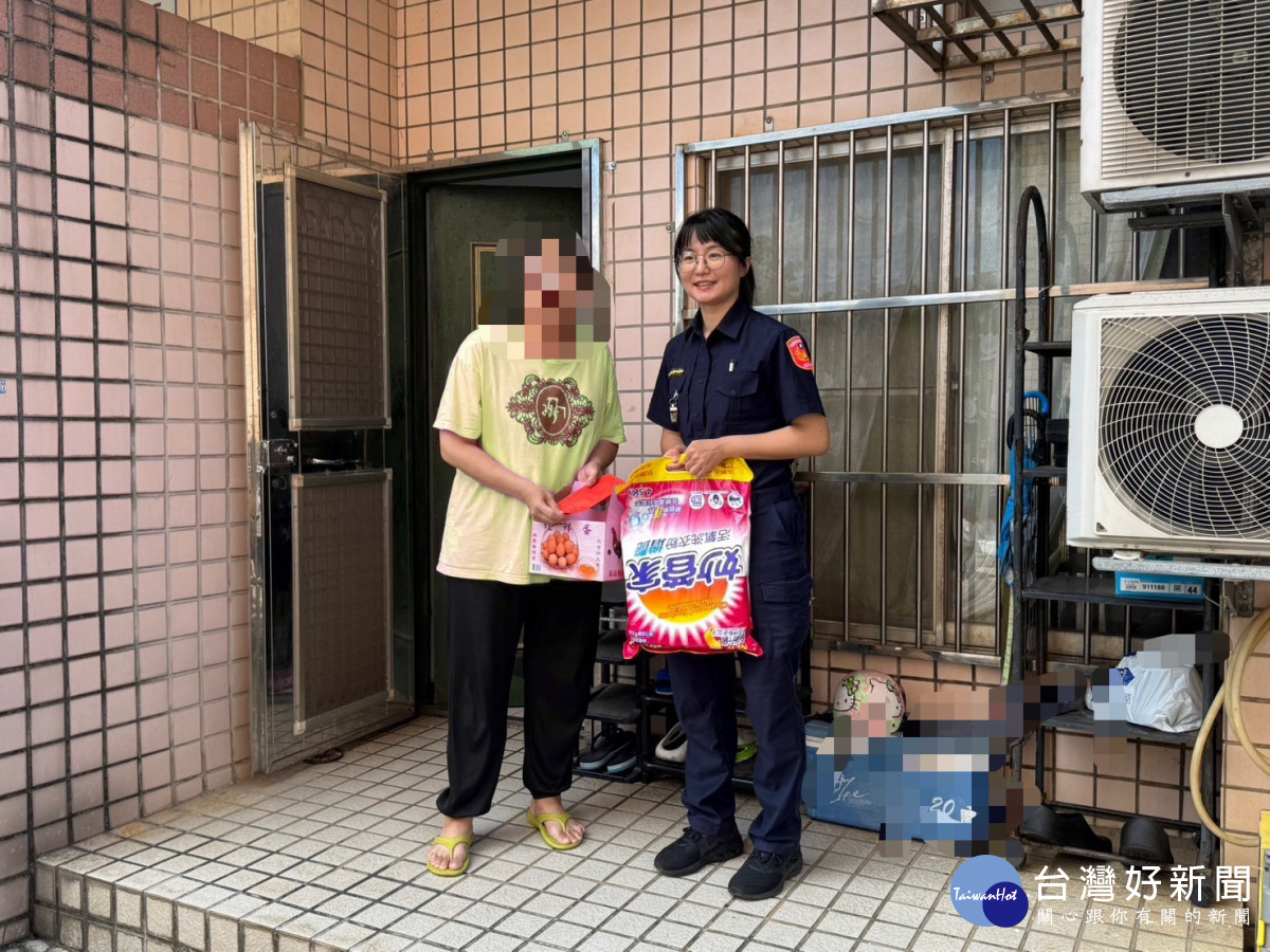 楊梅警偕善團伸出援手，關懷弱勢家庭渡難關。