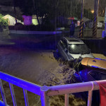 連夜強降雨致排水溝暴漲六車落水，警方深夜至清晨持續應變、保障用路人安全。圖／彰化縣警局提供