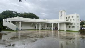 圳堵里市民活動中心建築設計採圓弧造型，媲美小白宮。