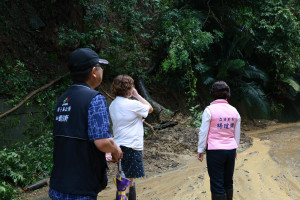立委楊瓊瓔協調相關單位搶通潭子山區聯外道路。