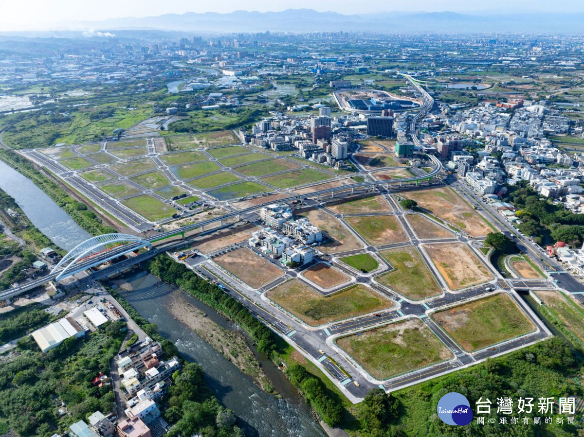 桃園市大園區菓林市地重劃工程總經費約17.7億元。<br />
<br />
