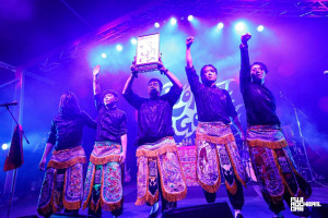 「震樂堂」首登日本Fuji Rock大展台灣宮廟搖滾能量。(照片來源：FUJI ROCK、リン（YLC Photography）