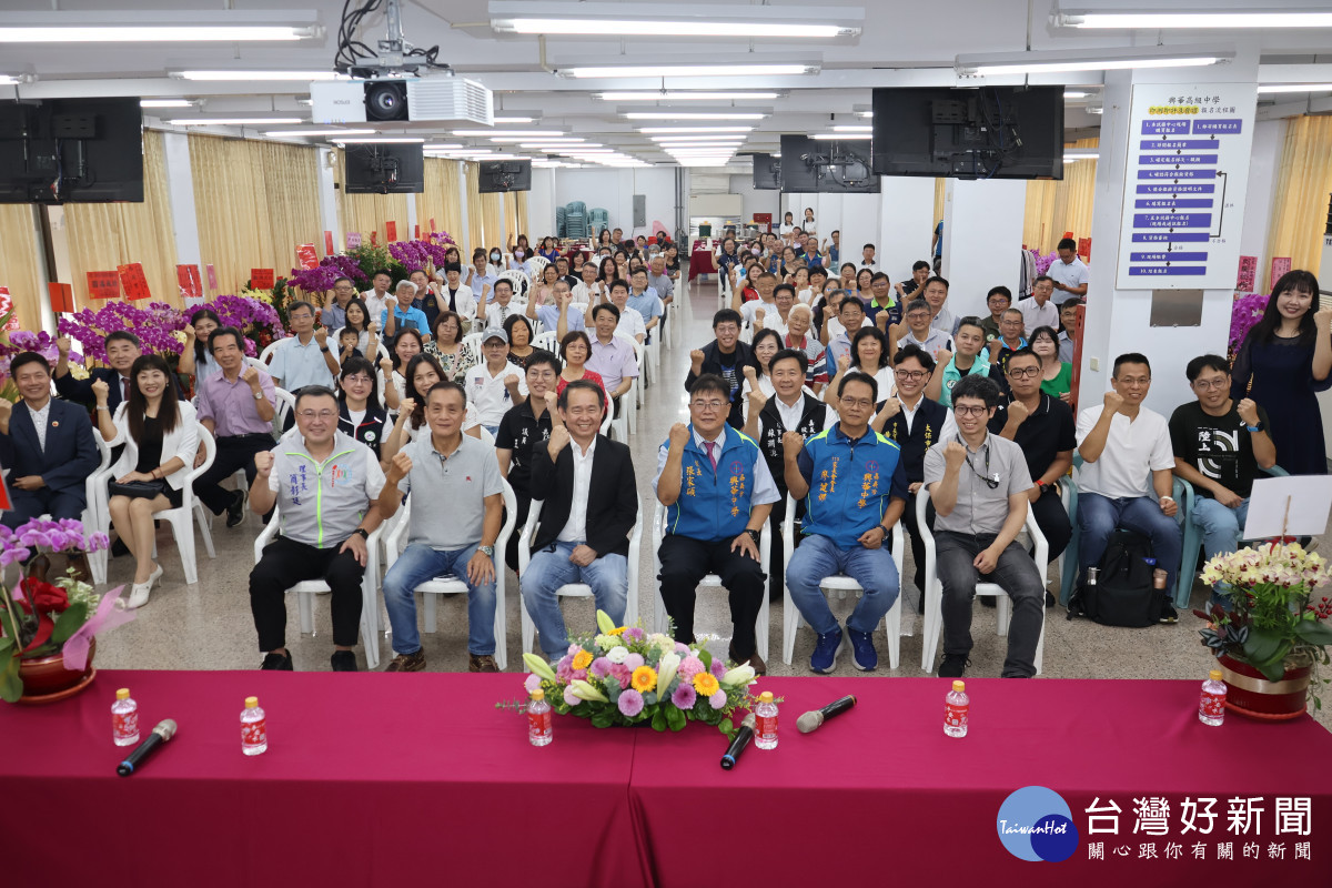 嘉義市私立興華中學今天舉行校長交接典禮／興華中學提供