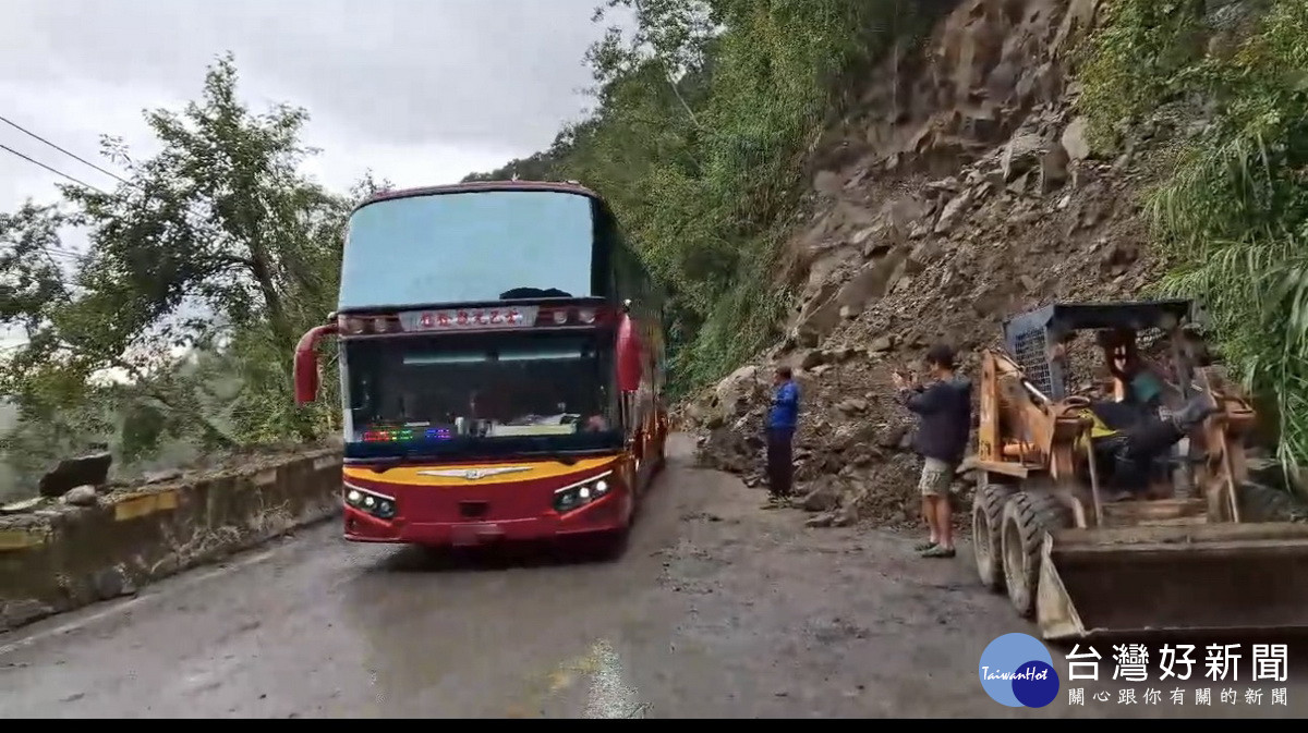 下午遊覽車全部下山安全返程。（杉林溪園方提供）