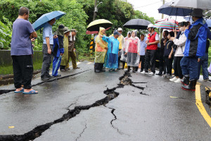 雲林縣林內鄉坪頂村聯外道路塌陷／翻攝照片