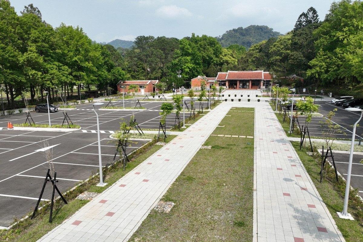 慈湖園區停車場、雕塑公園及慈湖營區（慈湖陵寢）均維持正常營運。