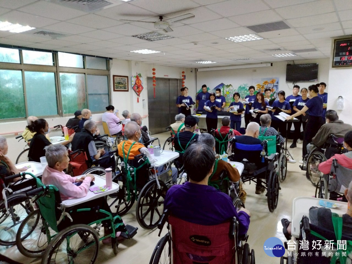 「松柏園」長輩沉浸於音樂饗宴