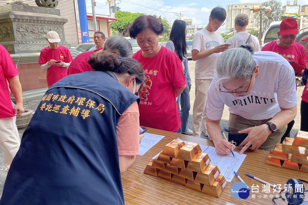 桃園市政府環保局推動中元節期間環保低碳祭祀，有15間寺廟5社區響應。<br />
